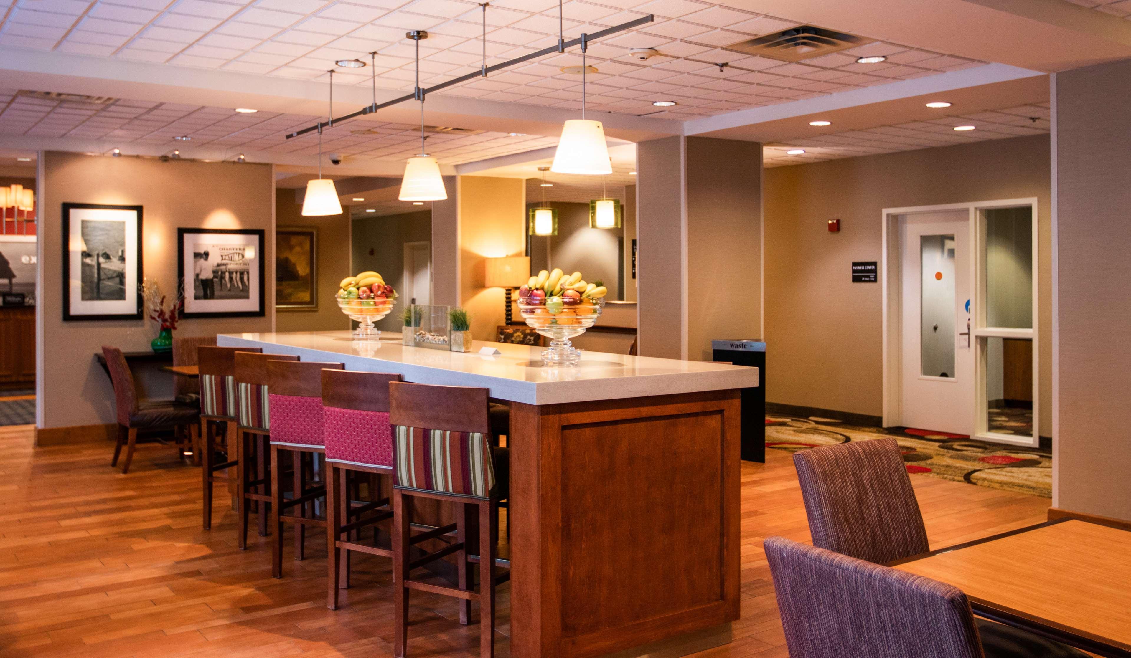 Hampton Inn Gloucester Extérieur photo