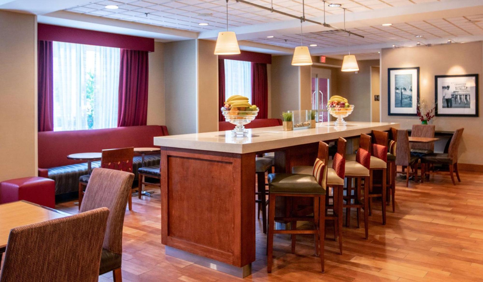 Hampton Inn Gloucester Extérieur photo