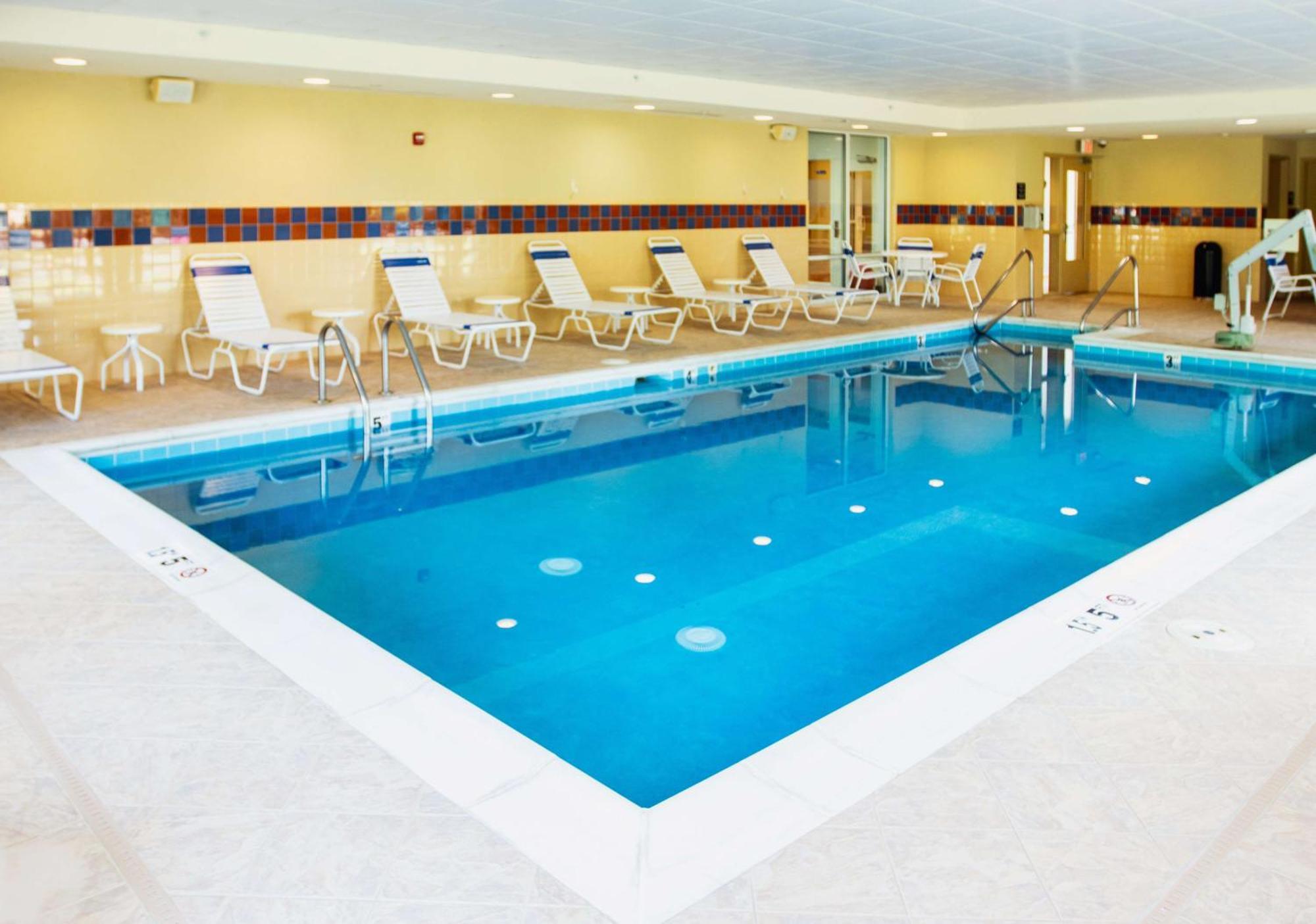 Hampton Inn Gloucester Extérieur photo