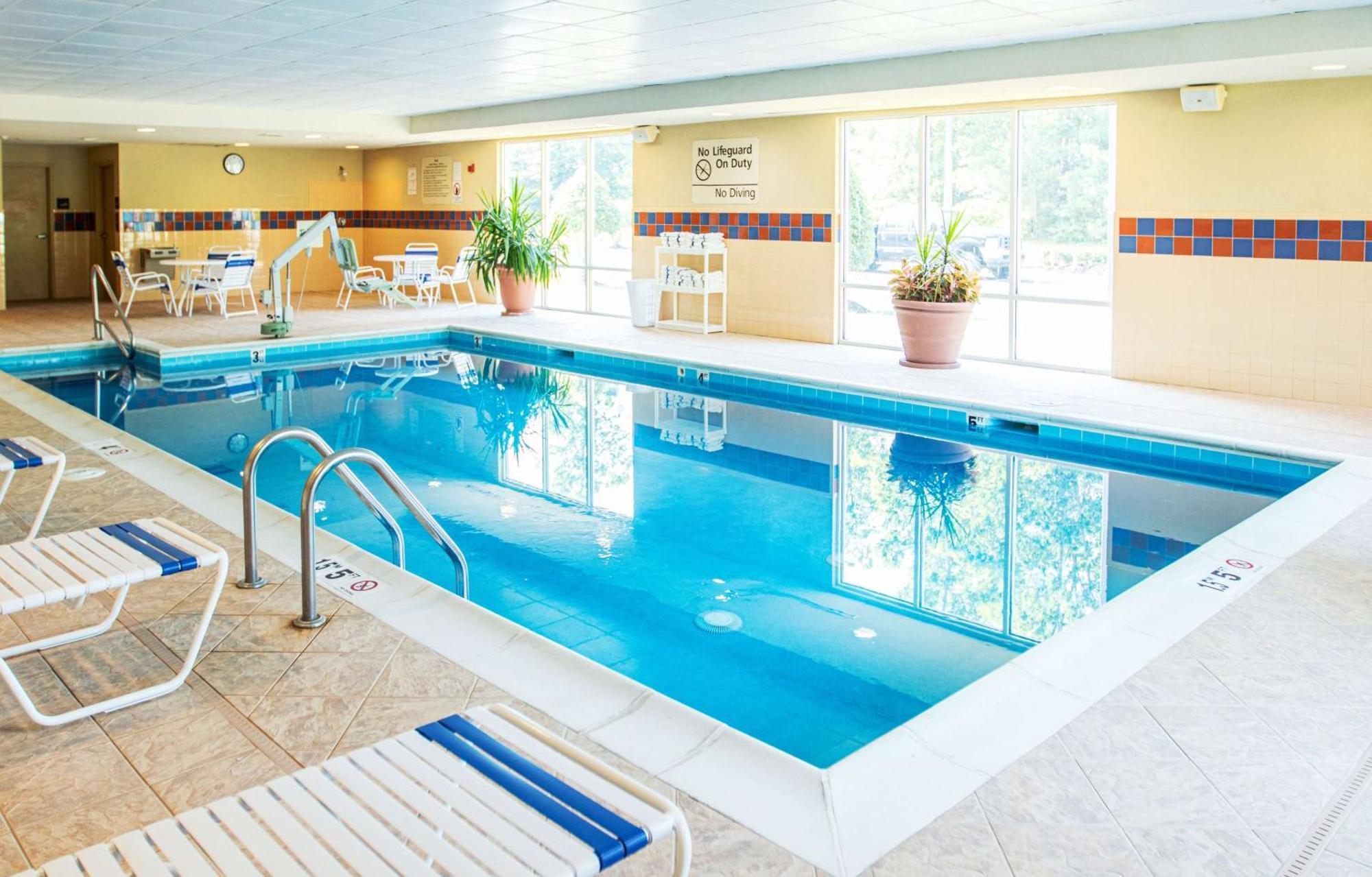 Hampton Inn Gloucester Extérieur photo